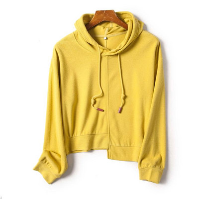 Īss asimetrisks sporta krekls ar kapuci un saitēm