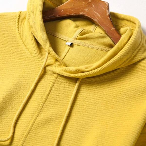 Īss asimetrisks sporta krekls ar kapuci un saitēm