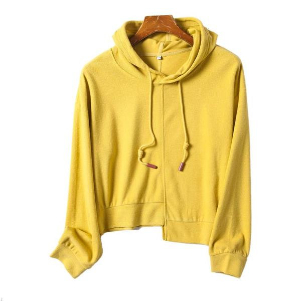 Īss asimetrisks sporta krekls ar kapuci un saitēm