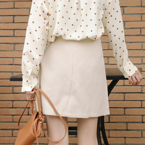 Moderni sieviešu svārki ar augstu vidukli un kroku daļu