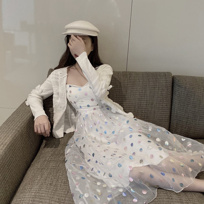 Pavasarinė moteriška taškuota suknelė plonais petnešėlėmis