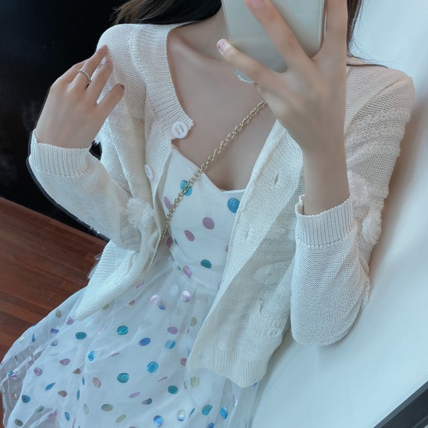 Pavasarinė moteriška taškuota suknelė plonais petnešėlėmis