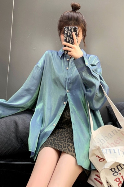 Cămașă modernă de damă cu guler și nasturi clasici