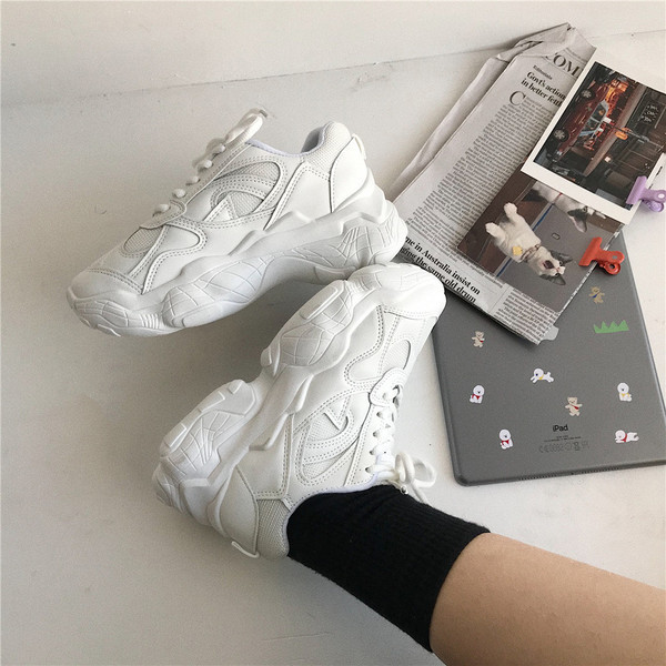 Új modell női tavaszi tornacipő durva talppal és fűzővel