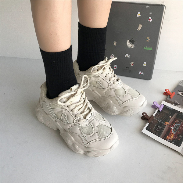 Új modell női tavaszi tornacipő durva talppal és fűzővel