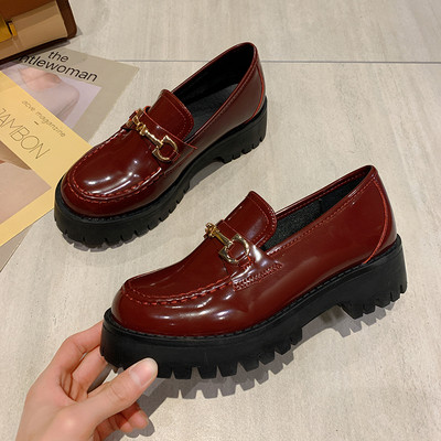 Moteriški laisvalaikio batai grubiu padu ir metaliniu elementu