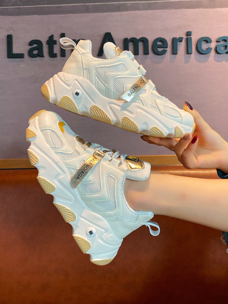 Valget värvi ja 7 cm kõrguse tallaga vabaaja naiste tossud