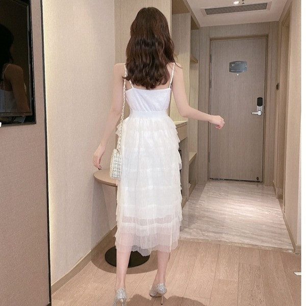 Ikdienas sieviešu kleita ar tillu un plānām lencēm