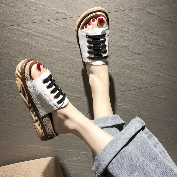 Model nou de papuci de dama cu talpa inalta si sireturi