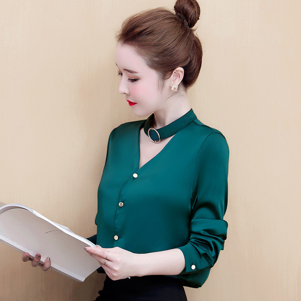 Cămașă de damă de ultimă generație cu decolteu și nasturi spitz