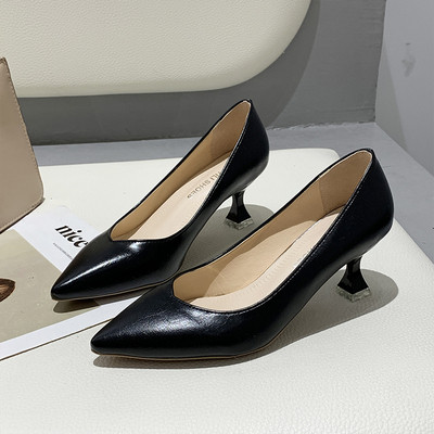 Stilingi smailūs moteriški batai iš eko odos su 6 cm kulnu