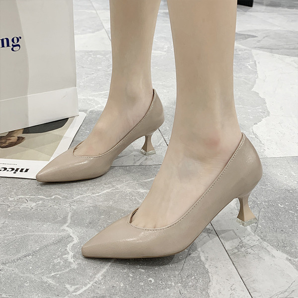 Stilingi smailūs moteriški batai iš eko odos su 6 cm kulnu