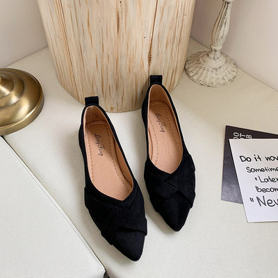 Eco velúrból készült alkalmi női cipő lapos talpú - hegyes modellel