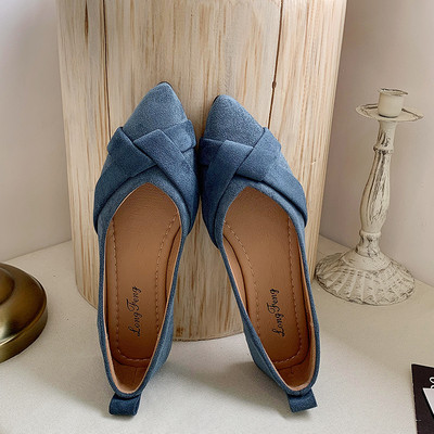 Eco velúrból készült alkalmi női cipő lapos talpú - hegyes modellel