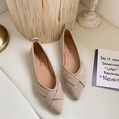 Eco velúrból készült alkalmi női cipő lapos talpú - hegyes modellel