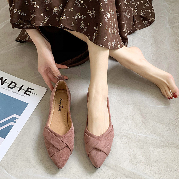 Eco velúrból készült alkalmi női cipő lapos talpú - hegyes modellel