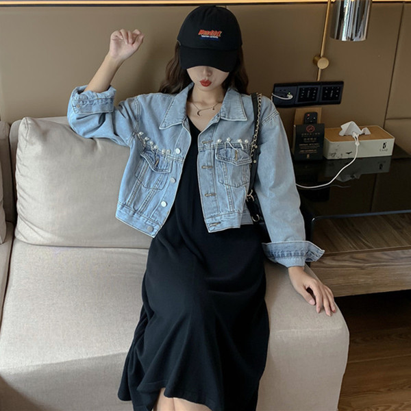 Sieviešu džinsa jaka ar klasisku apkakli un pērlēm