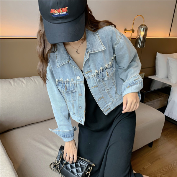 Sieviešu džinsa jaka ar klasisku apkakli un pērlēm