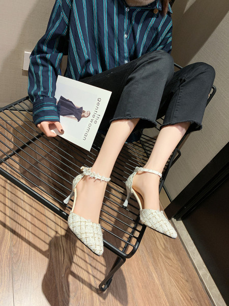 Női tavaszi cipő pánttal és vékony sarokkal