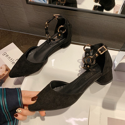 Pantofi moderni de dama cu toc jos gros si curea metalica