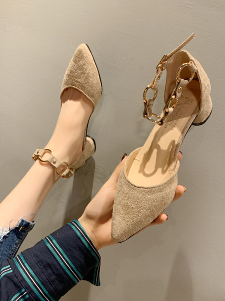 Pantofi moderni de dama cu toc jos gros si curea metalica