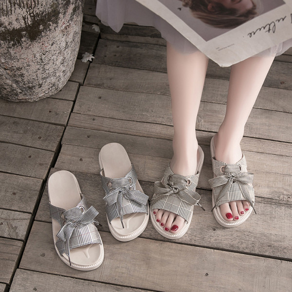 Papuci dama cu bareta in carouri si panglica