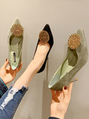 Modernūs moteriški batai su metaliniu elementu ir 6 cm kulnu