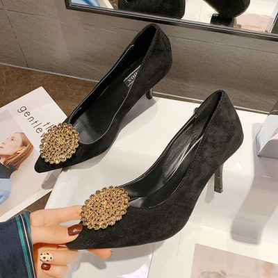 Modernūs moteriški batai su metaliniu elementu ir 6 cm kulnu