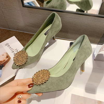 Modernūs moteriški batai su metaliniu elementu ir 6 cm kulnu