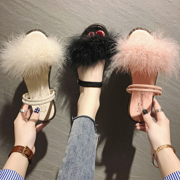 Sandale de damă moderne cu talpă plată și element din puf