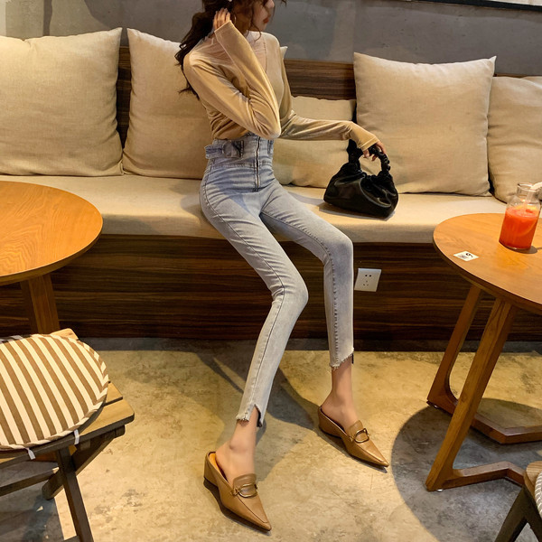 Prigludę moteriški džinsai aukštu juosmeniu ir užtrauktuku