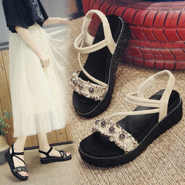 Alkalmi női szandál lapos magas talppal