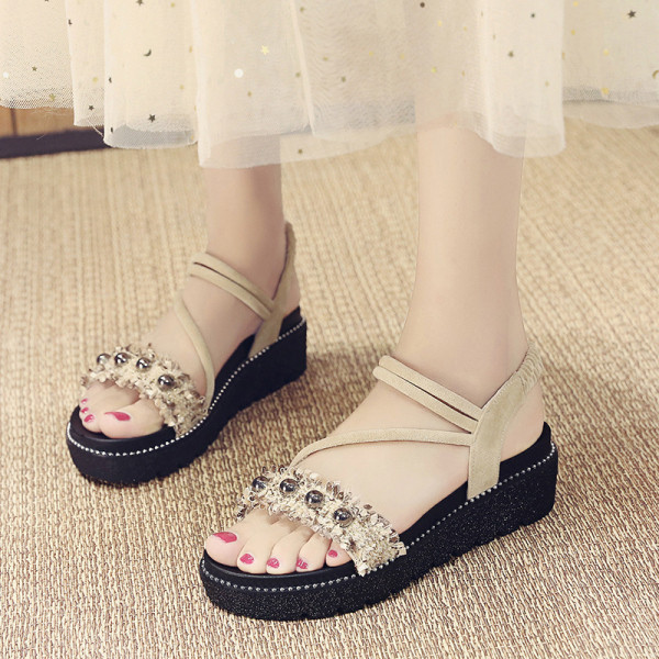 Alkalmi női szandál lapos magas talppal