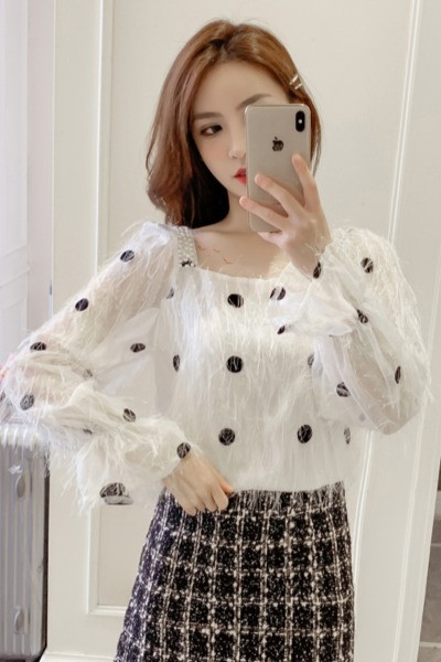 Bluză de damă cu decolteu pătrat și franjuri