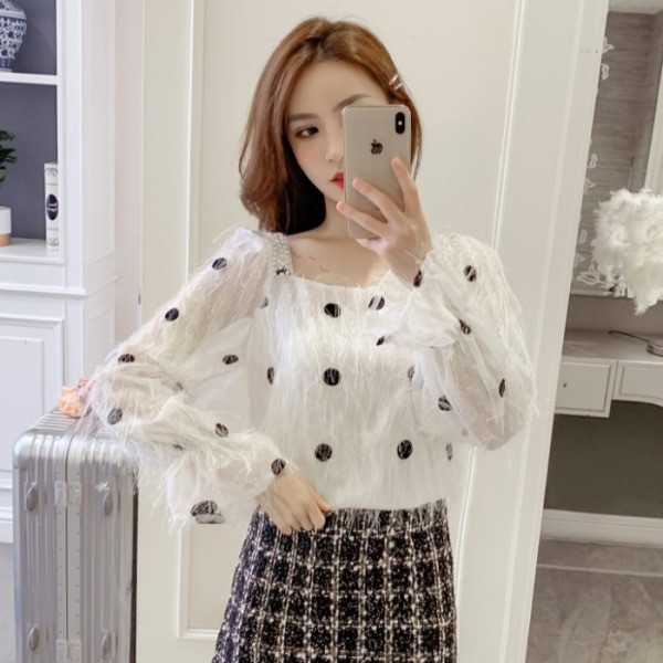 Bluză de damă cu decolteu pătrat și franjuri