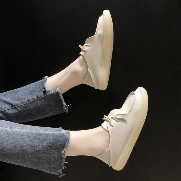 Laisvalaikio moteriški batai iš eko odos plokščiu padu ir raišteliais