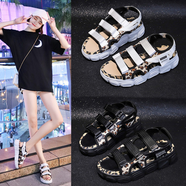 Új modell női szandál lapos talppal és tépőzárral