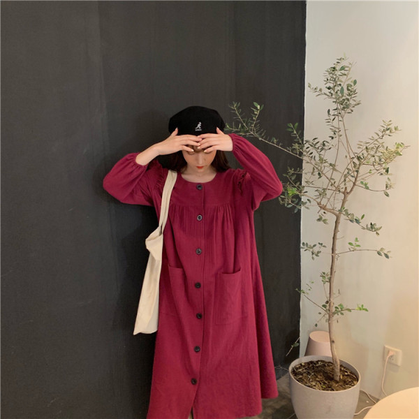 Széles női retro ruha gombokkal és zsebekkel