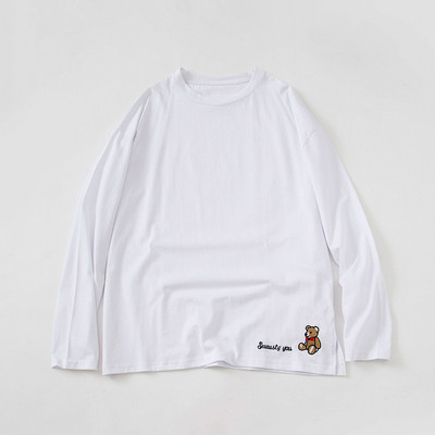 Bluză de damă albă cu mâneci lungi și broderie colorată