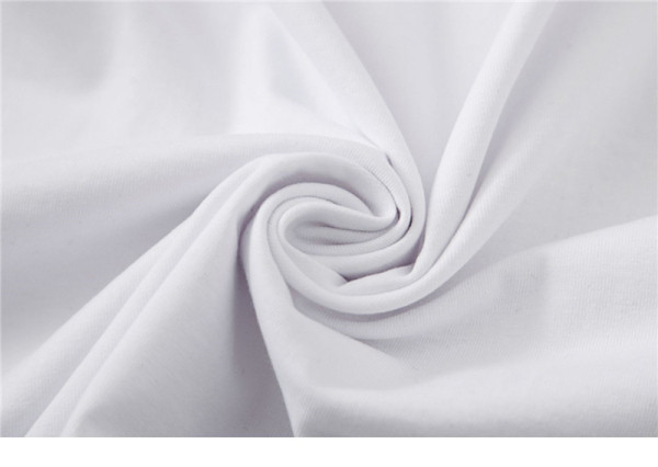 Bluză de damă albă cu mâneci lungi și broderie colorată