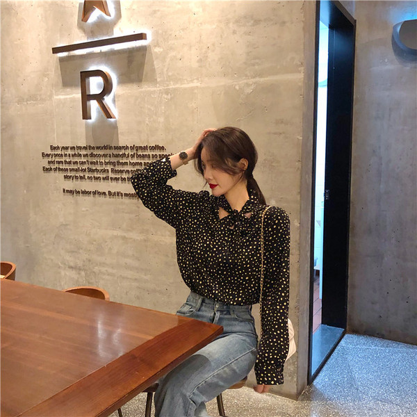 Moderns sieviešu krekls ar punktveida apkakli