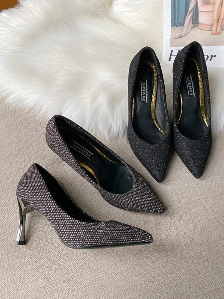 Pantofi de damă eleganti, cu particule strălucitoare și tocuri subțiri