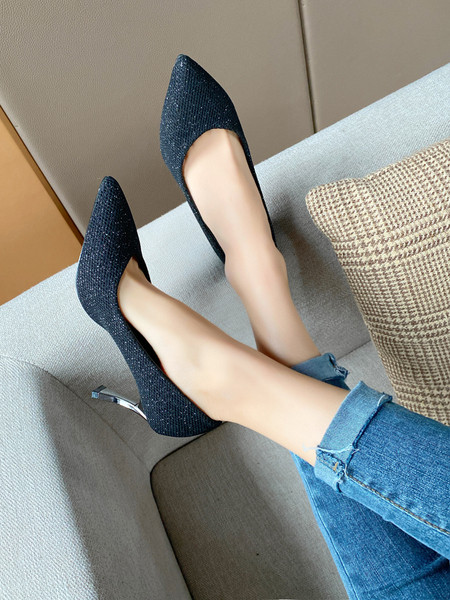 Pantofi de damă eleganti, cu particule strălucitoare și tocuri subțiri