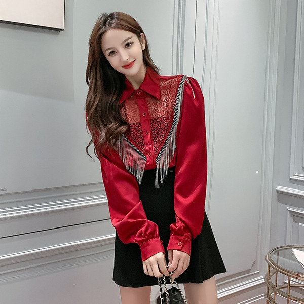 Modern női ing rojtokkal és klasszikus gallérral