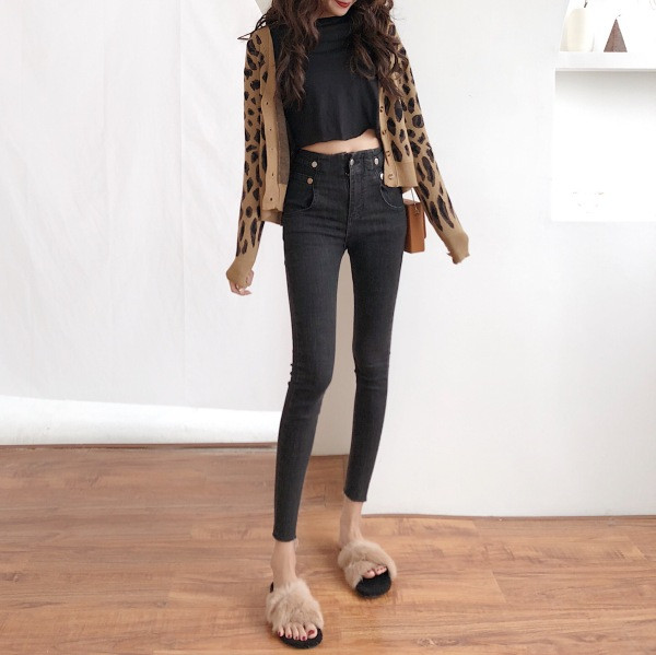 Upijene ženske crne traperice s visokim strukom i gumbima