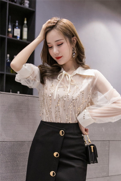 Naujo modelio moteriški marškiniai su blizgučiais ir tiulio rankovėmis