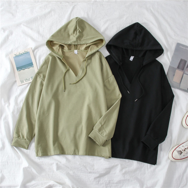 Set casual pentru femei, care include un hanorac cu glugă și pantaloni scurți