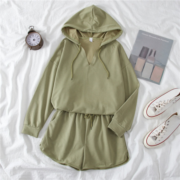 Set casual pentru femei, care include un hanorac cu glugă și pantaloni scurți