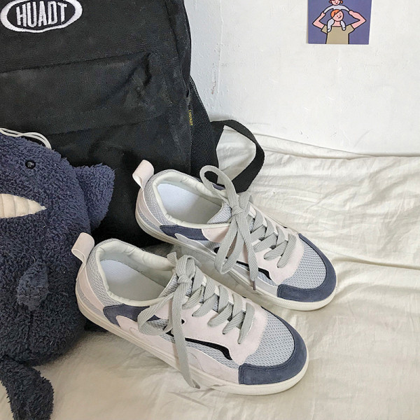 Sieviešu sporta un ikdienas kedas ar plakanu zoli