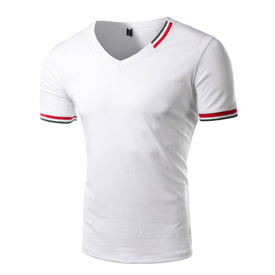 Paprasti vyriški marškinėlių modeliai trumpomis rankovėmis ir špicine iškirpte